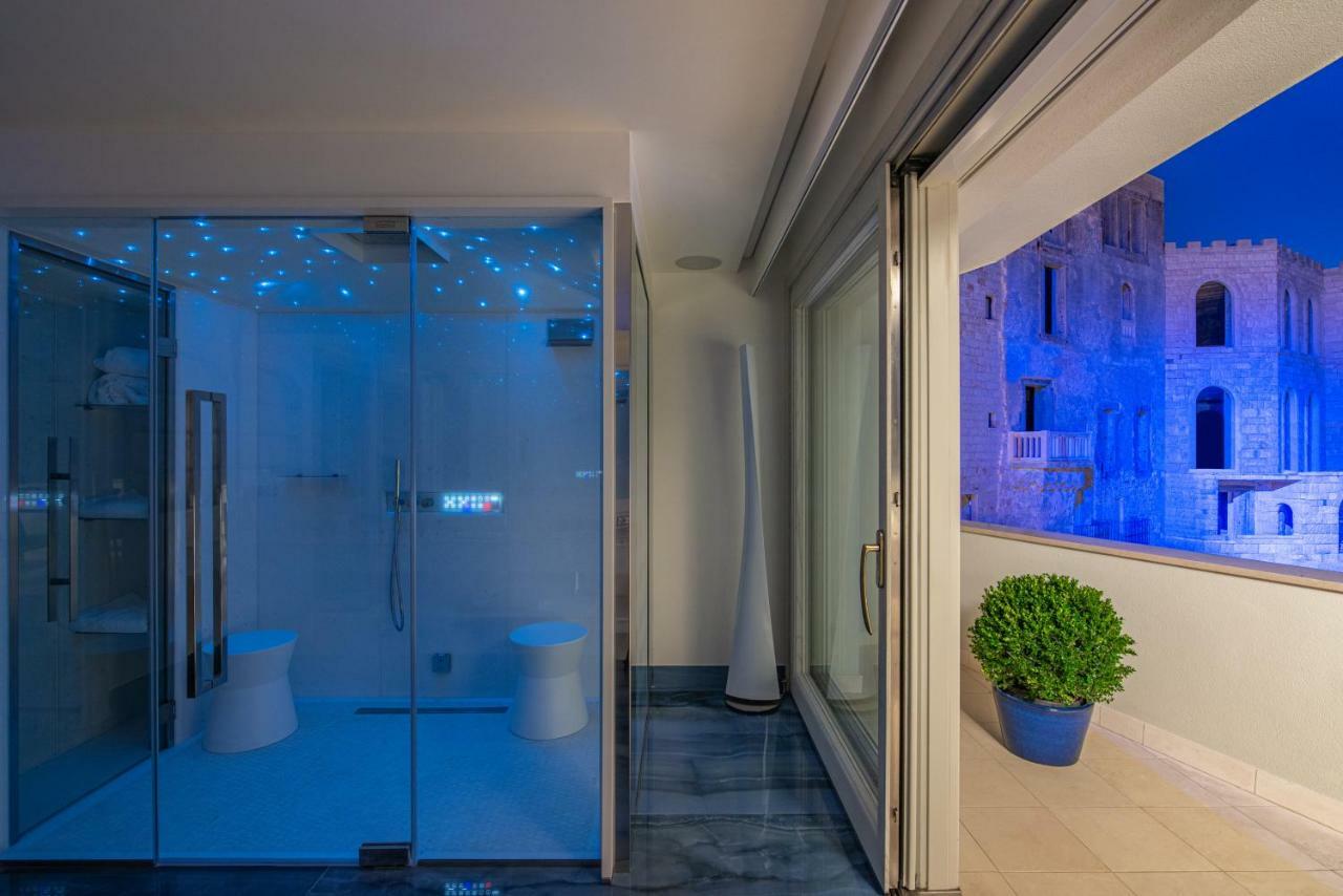 Suite 251 with Sea View,827396957:JPEG